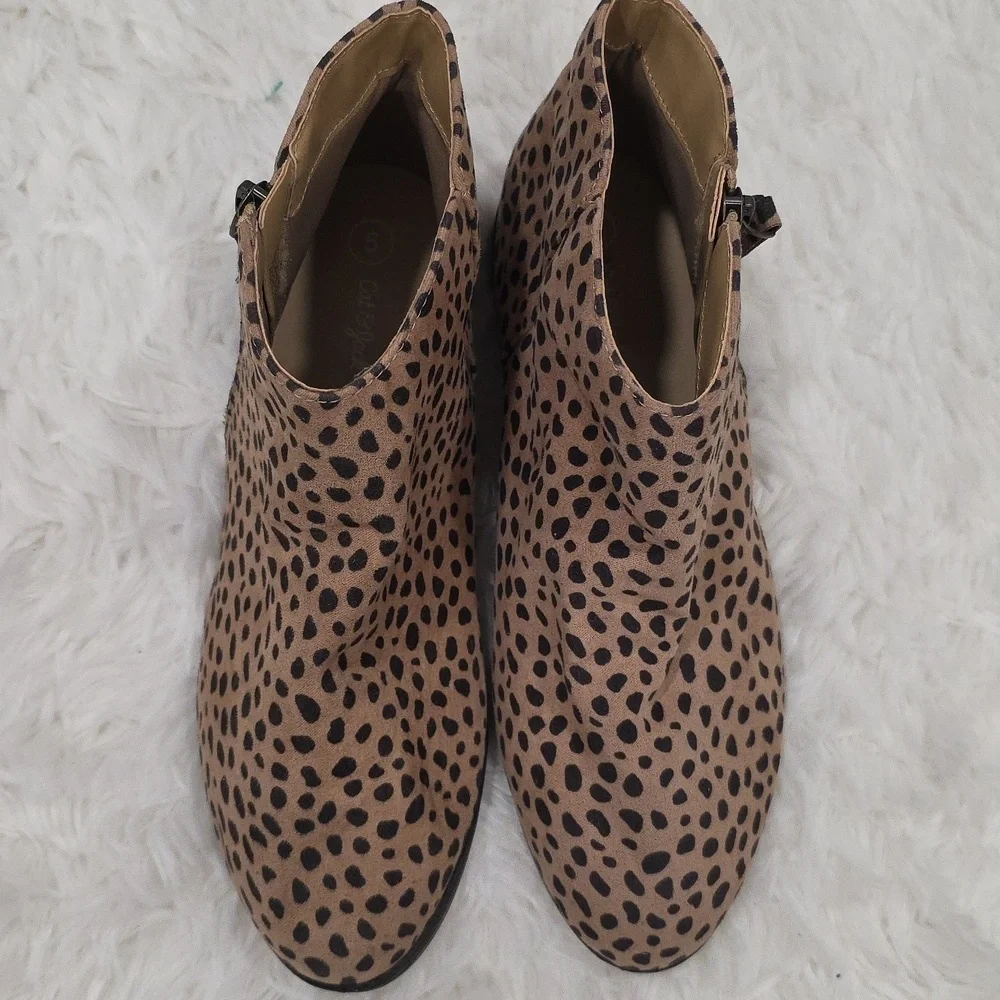 Cat & Jack LeopardPrint Booties. Size 5